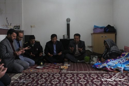 دیدار فرماندار شهرستان مراوه تپه با مادر شهید محمد قویدل به مناسبت روز مادر