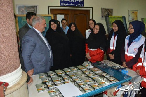 رونمایی از کتاب شعر مشاور امور بانوان جمعیت هلال احمر استان گلستان