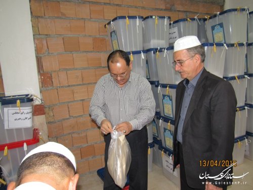 آماده سازی صندوق های اخذ رای مرحله دوم انتخابات مجلس شورای اسلامی شهرستان گمیشان