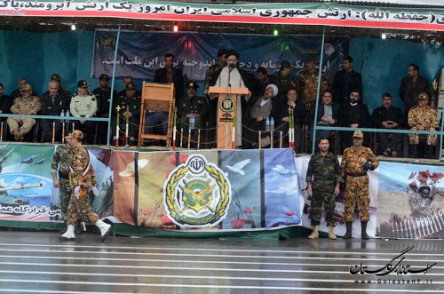 مراسم رژه روز ارتش با حضور استاندار گلستان