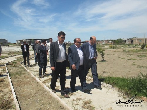 بازدید فرماندار شهرستان ترکمن از پروژه آسفالت روستای چاپاقلی
