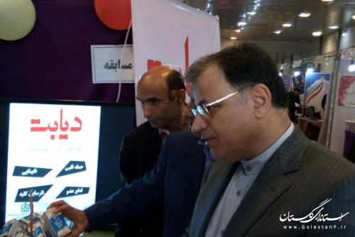 بازدید معاون استاندار از نمایشگاه دستاوردهای حوزه سلامت