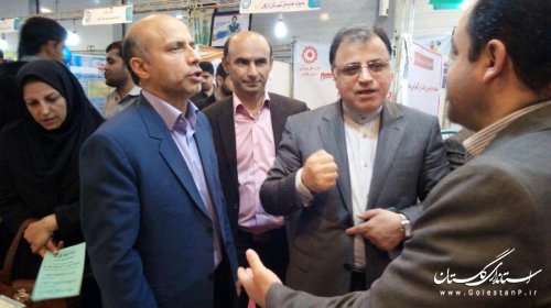 بازدید معاون استاندار از نمایشگاه دستاوردهای حوزه سلامت