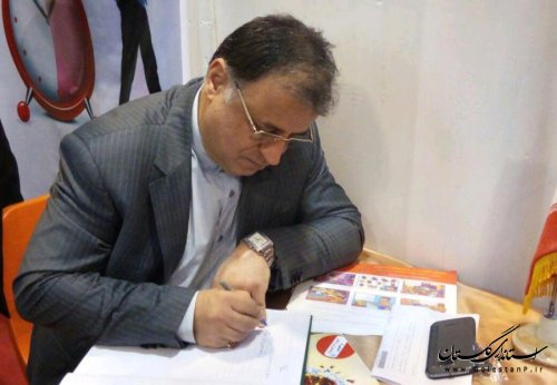 بازدید معاون استاندار از نمایشگاه دستاوردهای حوزه سلامت