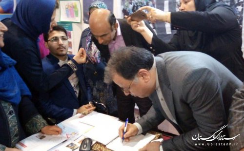 بازدید معاون استاندار از نمایشگاه دستاوردهای حوزه سلامت