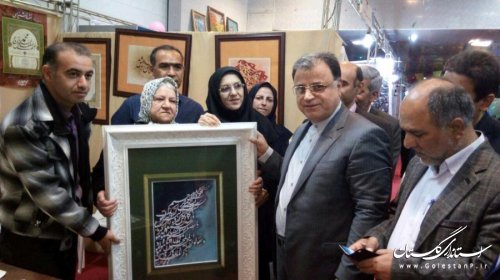 بازدید معاون استاندار از نمایشگاه دستاوردهای حوزه سلامت