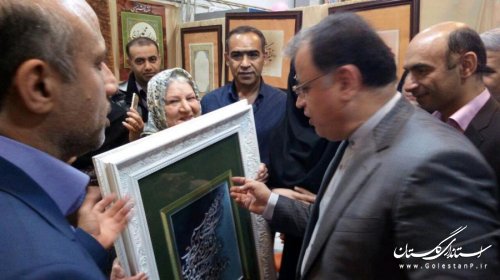 بازدید معاون استاندار از نمایشگاه دستاوردهای حوزه سلامت