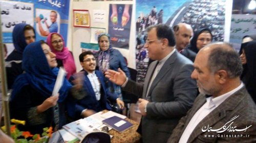 بازدید معاون استاندار از نمایشگاه دستاوردهای حوزه سلامت