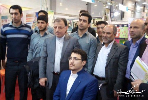 بازدید معاون استاندار از نمایشگاه دستاوردهای حوزه سلامت