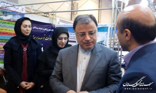 بازدید معاون استاندار از نمایشگاه دستاوردهای حوزه سلامت