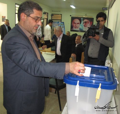 بازدید فرماندار مینودشت از شعب اخذ رای