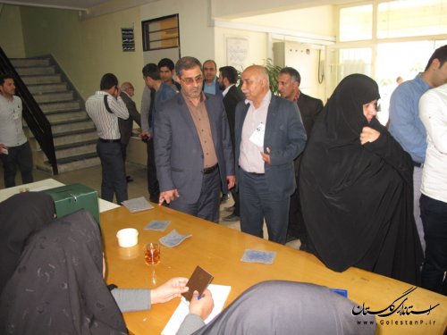 بازدید فرماندار مینودشت از شعب اخذ رای