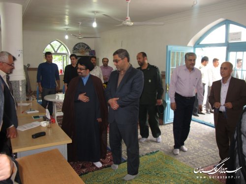 بازدید فرماندار مینودشت از شعب اخذ رای