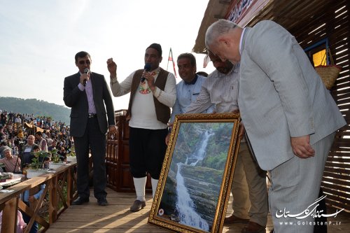 پنجمین جشنواره توت فرنگی در روستای شفیع آباد برگزار شد