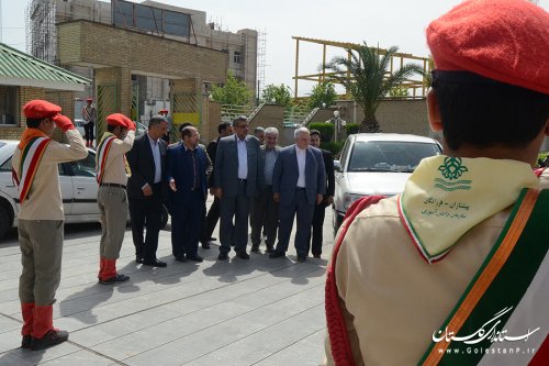معلمان پایه گذاران تربیت، توسعه فکر و تعلیم در جامعه هستند