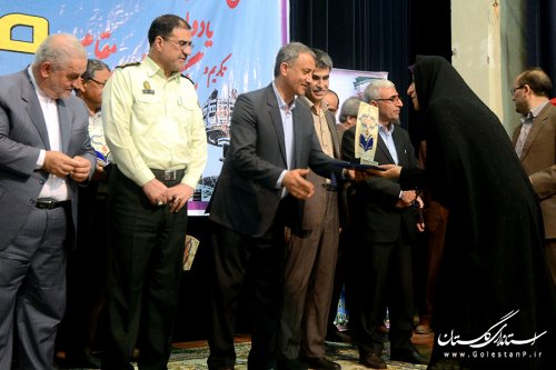 معلمان پایه گذاران تربیت، توسعه فکر و تعلیم در جامعه هستند