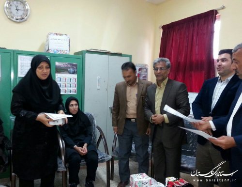 با حضور بخشدار لوه از معلمان مدارس صادق آباد تجلیل شد