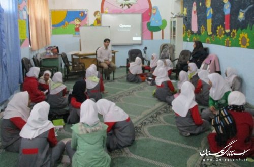 اعضاي كتاب خانه سيار شهري كانون پرورش فكري با مباحث علمي نجوم آشنا شدند