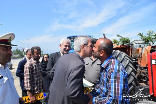 مراسم نمادین پلاک گذاری 81 دستگاه تراکتور در سطح شهرستان برگزار گردید