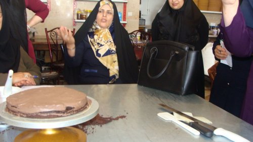 مدیرکل دفتراموربانوان گلستان از کارگاه شیرینی پزی گلوتن بازدید کرد