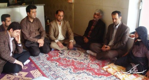 عیادت  معاون فرماندار از یک بیمار قطع نخاعی