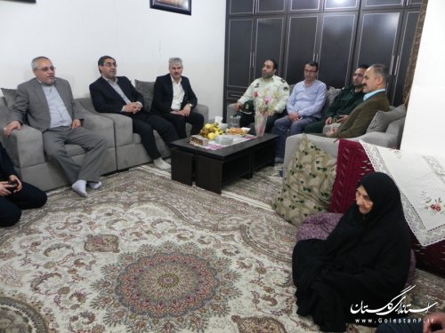 دیدار فرماندار مینودشت با خانواده معظم شهداء
