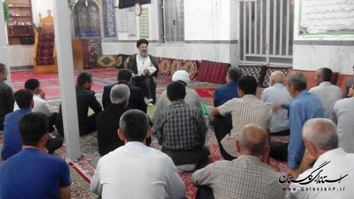 حضور فرماندار شهرستان آزادشهر در جمع نمازگزاران و روزه داران