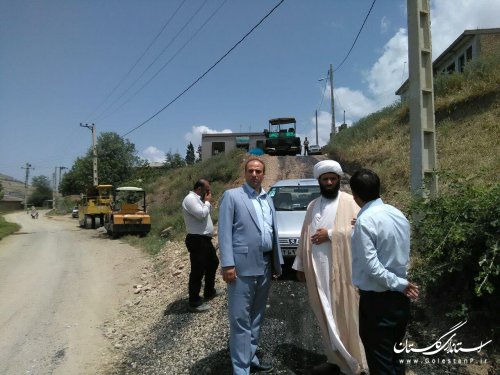 بازدید بخشدار وامام جمعه بخش کوهسارات از پروژه آسفالت روستای ده چناشک