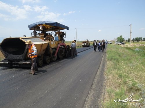 بازدید فرماندار آق قلا ازاجرای عملیات روکش و بهسازی آسفالت محورهای روستایی