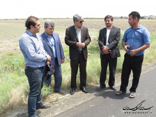 بازدید فرماندار آق قلا ازاجرای عملیات روکش و بهسازی آسفالت محورهای روستایی