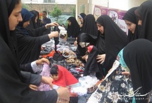 دوخت چادر و مقنعه براي عروسك هاي ملي سارا توسط اعضاي كانون پرورش فكري راميان