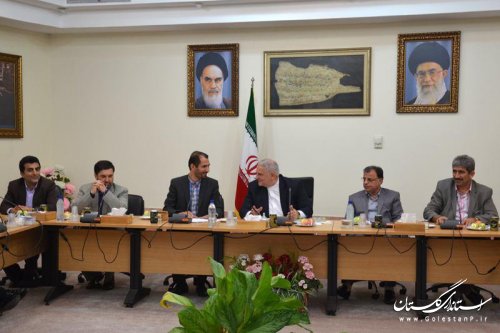 از گفتگوی سازنده با احزاب در مسیر همگرایی و توسعه استان حمایت می کنیم