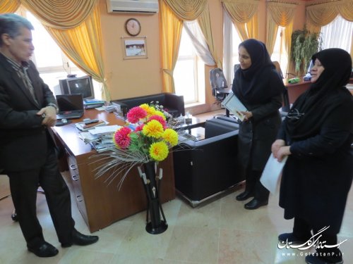 تجلیل نماینده عالی دولت در شهرستان آق قلا از همکاران دختر فرمانداری
