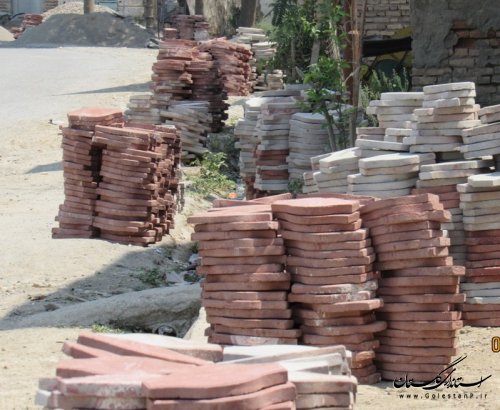 بازدید سرزده فرماندار گمیشان از اجرای پازل فرش معابر روستای بصیرآباد