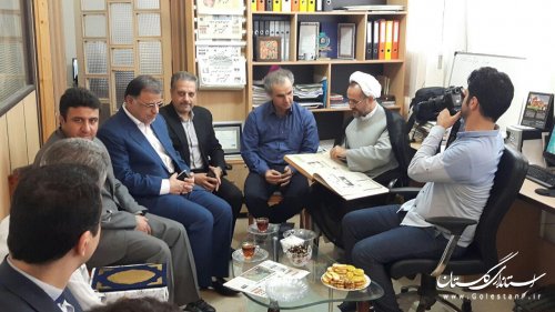 بازدید رئیس شورای اطلاع رسانی استان از دفتر روزنامه گلشن مهر 