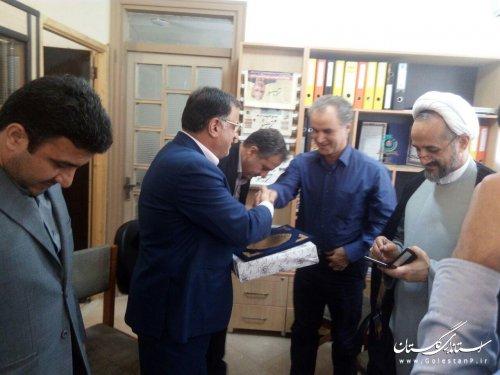 بازدید رئیس شورای اطلاع رسانی استان از دفتر روزنامه گلشن مهر 