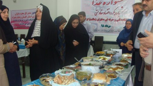 حضور مدیرکل بانوان گلستان درجشنواره غذا دانشکده فنی و حرفه ای دختران مائده گرگان