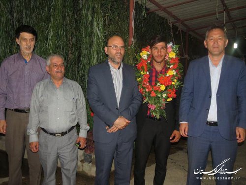 مراسم استقبال و بدرقه از عادل مجللی قایقران المپیکی با حضور فیروزی فرماندار برگزار شد
