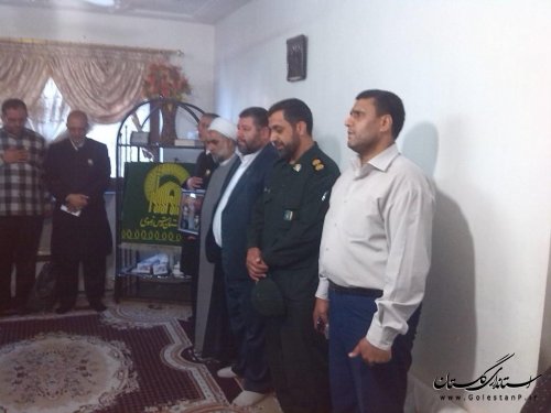 خدام امام رضا (ع) با خانواده شهدای شهرستان آزادشهر دیدار کردند