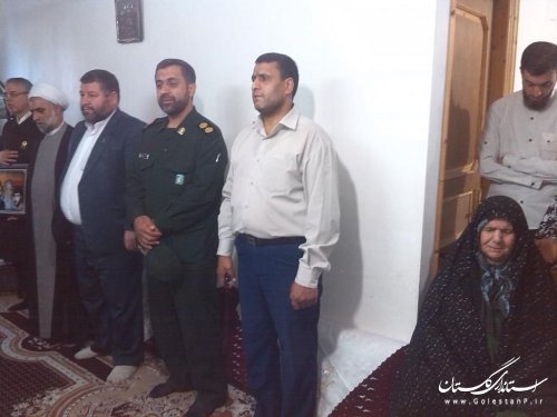 خدام امام رضا (ع) با خانواده شهدای شهرستان آزادشهر دیدار کردند