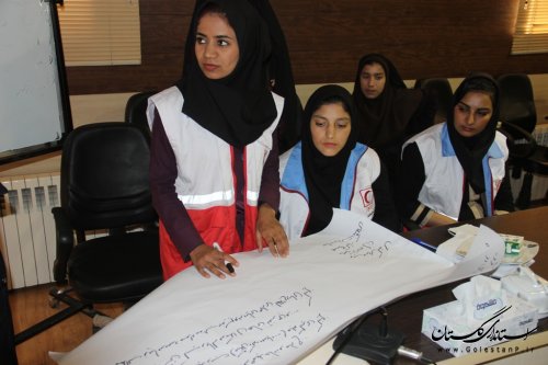 برپايي كارگاه آموزشي با موضوع محيط زيست در جمعیت هلال احمر استان گلستان