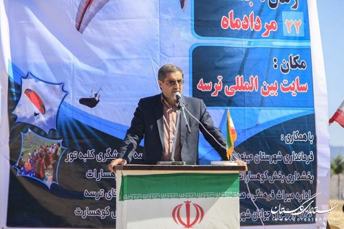 جشنواره گردشگری و پاراگلایدر در سایت پروازی مینودشت برگزار شد