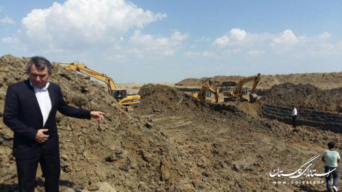 بازدید فرماندار گمیشان از احداث کانال آبرسان سایت میگو