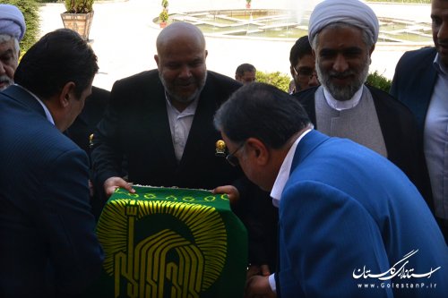 کاروان خدام و پرچم متبرک حرم رضوی وارد استانداری گلستان شد