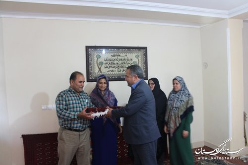 دیدار فرماندار مراوه تپه با خانواده آزاده سرفراز
