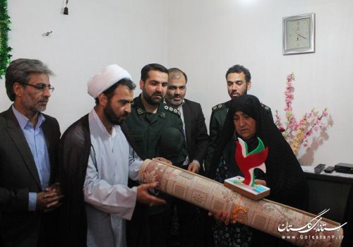 اهدا تندیس اجلاسیه 4 هزار شهید استان گلستان به خانواده شهدا در گالیکش آغاز شد