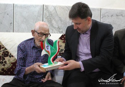 اهدا تندیس اجلاسیه 4 هزار شهید استان گلستان به خانواده شهدا در گالیکش آغاز شد
