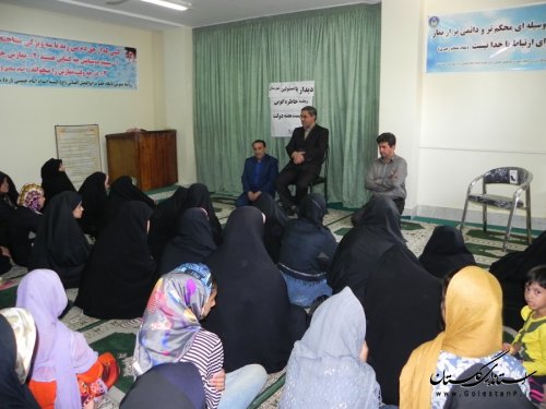 نشست فرماندار مینودشت با مدد جویان کمیته امداد امام (ره)