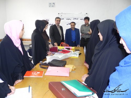 نشست فرماندار مینودشت با مدد جویان کمیته امداد امام (ره)