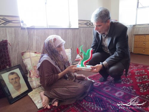 دیدار نماینده عالی دولت در شهرستان آق قلا با خانواده شهداء